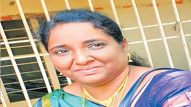 Anakapalli District: కాంక్రీట్‌ ట్రాలీపడి ఉపాధ్యాయురాలు మృతి