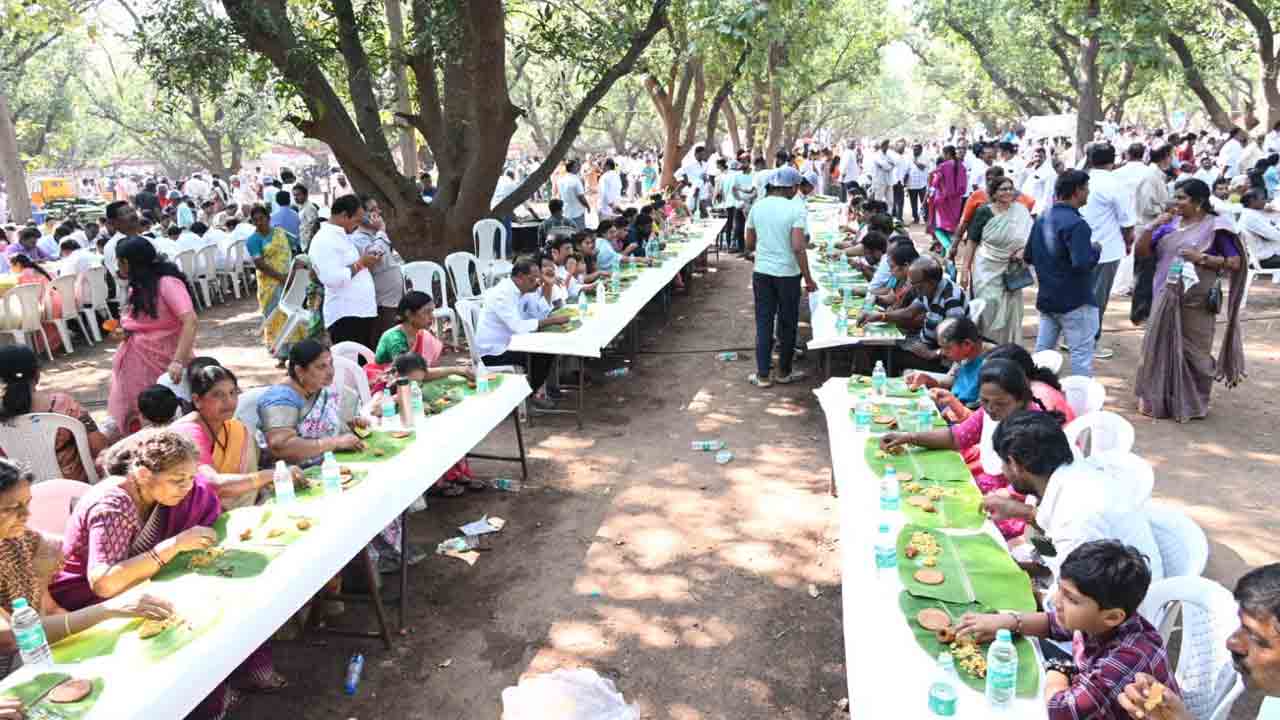  Vana Bhojanalu: ఖమ్మంలో  కమ్మవారి వనభోజనాలు.. పాల్గొన్న మంత్రి తుమ్మల