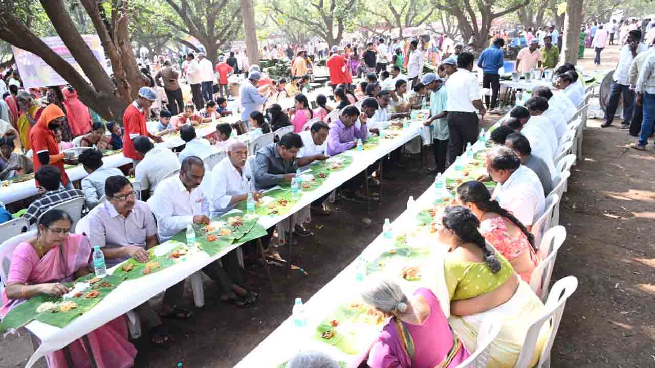  Vana Bhojanalu: ఖమ్మంలో  కమ్మవారి వనభోజనాలు.. పాల్గొన్న మంత్రి తుమ్మల