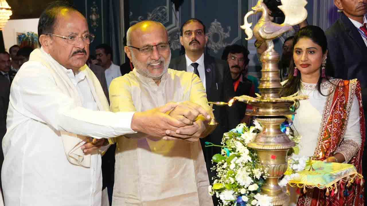 Ramoji Excellence Awards: రామోజీ ఎక్స్‌లెన్స్ అవార్డ్స్.. పాల్గొన్న తెలుగు రాష్ట్రాల సీఎంలు