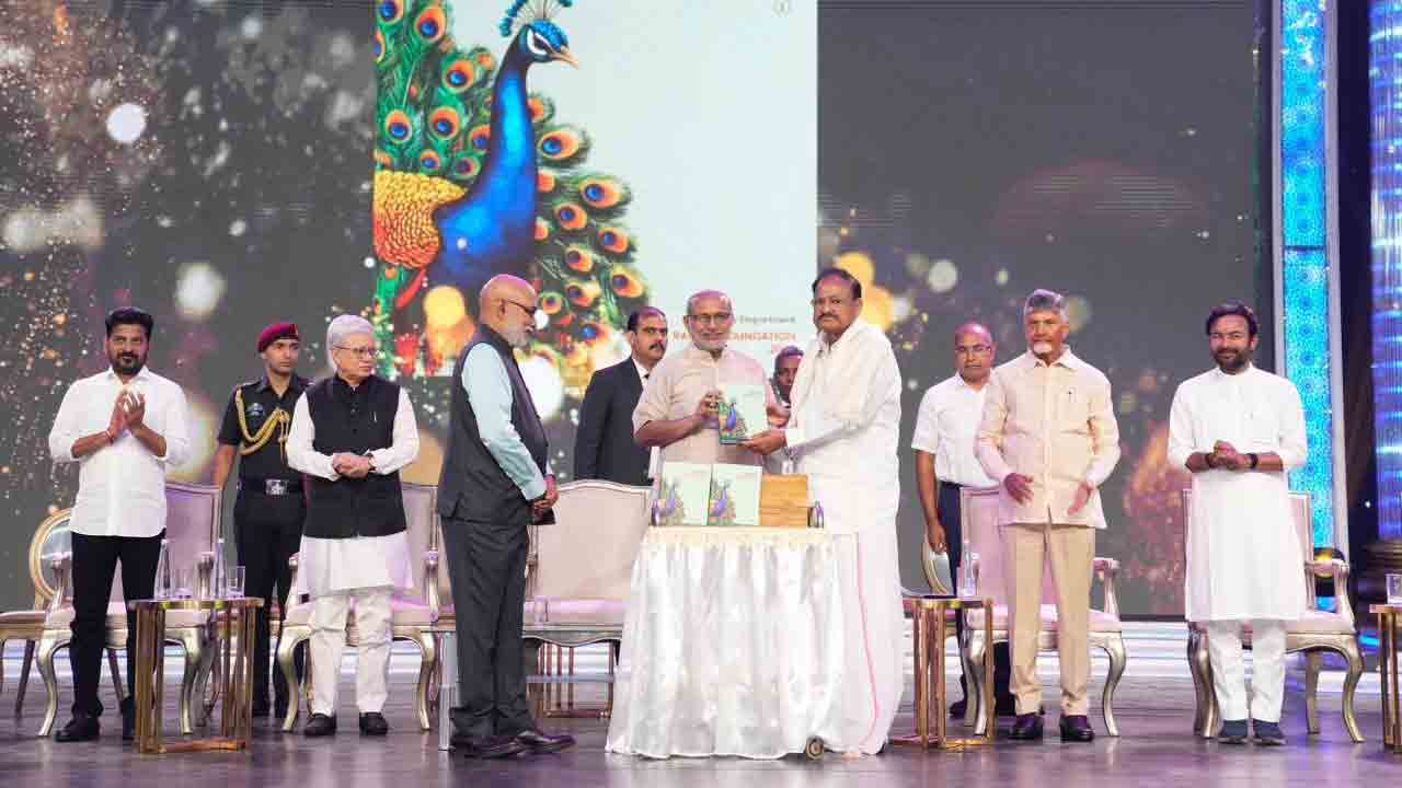 Ramoji Excellence Awards: రామోజీ ఎక్స్‌లెన్స్ అవార్డ్స్.. పాల్గొన్న తెలుగు రాష్ట్రాల సీఎంలు