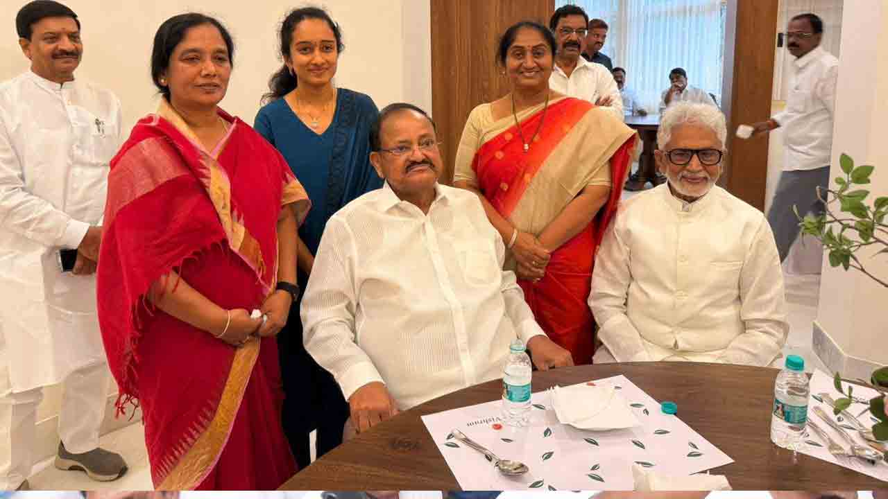 Puttaparthi Sathya Sai Baba: పుట్టపర్తి సత్యసాయి బాబా శత జయంతి ఉత్సవాల్లో పాల్గొన్న వెంకయ్య నాయుడు