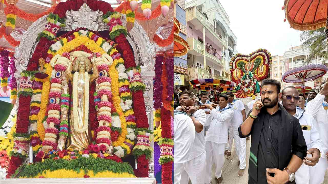 Puttaparthi Sathya Sai Baba: అంగరంగ వైభవంగా సత్య సాయి బాబా రథోత్సవం