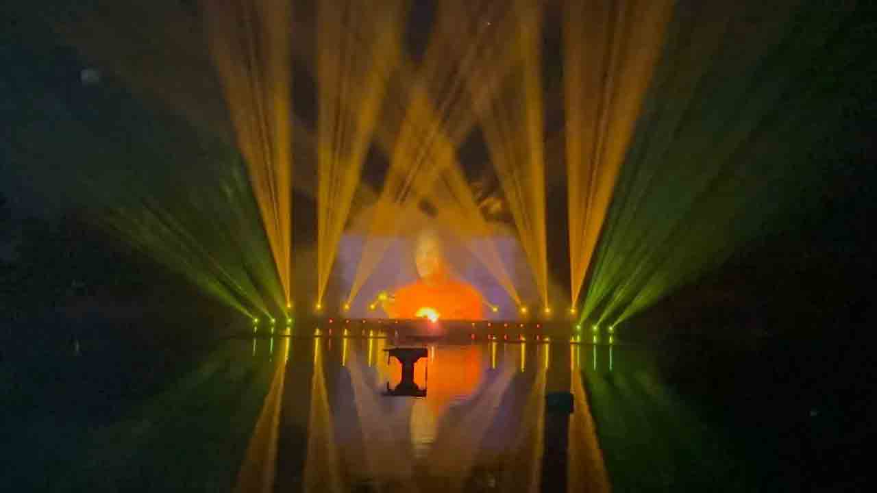 Puttaparthi Sathya Sai Baba: అంగరంగ వైభవంగా సత్య సాయి బాబా రథోత్సవం