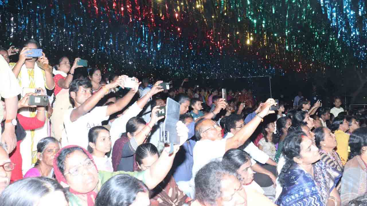 Puttaparthi Sathya Sai Baba: అంగరంగ వైభవంగా సత్య సాయి బాబా రథోత్సవం