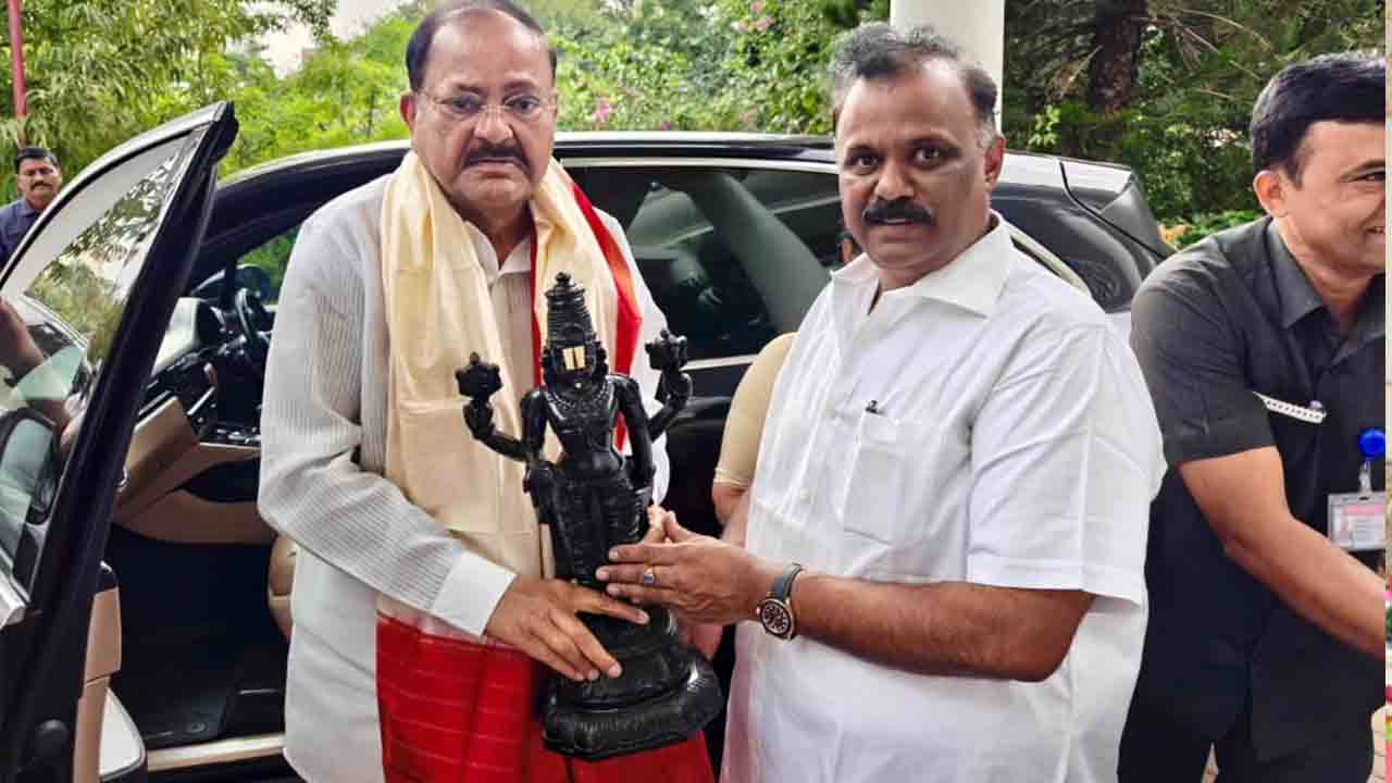 Puttaparthi Sathya Sai Baba: పుట్టపర్తి సత్యసాయి బాబా శత జయంతి ఉత్సవాల్లో పాల్గొన్న వెంకయ్య నాయుడు