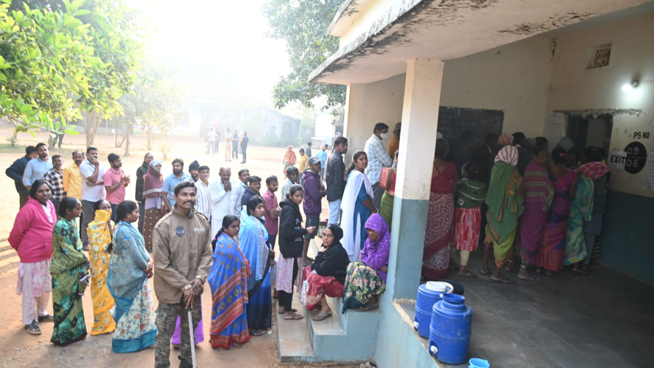 భూపాలపల్లి జిల్లాలో మూడో విడత పంచాయతీ ఎన్నికల పోలింగ్