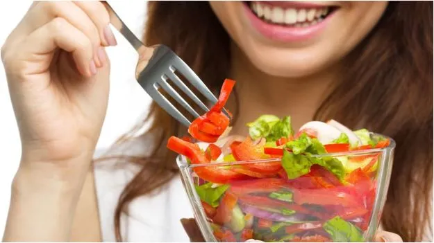 Raw Vs Cooked Vegetables: ఈ కూరగాయలను పచ్చిగా తినడం బెటర్.!