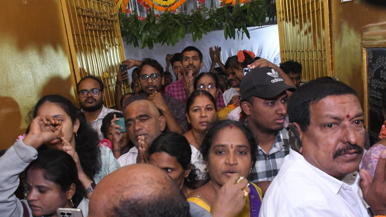 ముక్కోటి ఏకాదశి.. ఆలయాల్లో వెల్లివిరిసిన ఆధ్మాత్మిక శోభ..