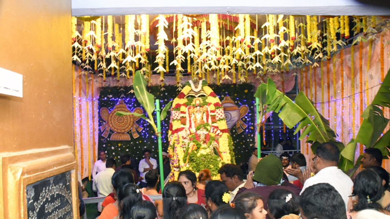 ముక్కోటి ఏకాదశి.. ఆలయాల్లో వెల్లివిరిసిన ఆధ్మాత్మిక శోభ..