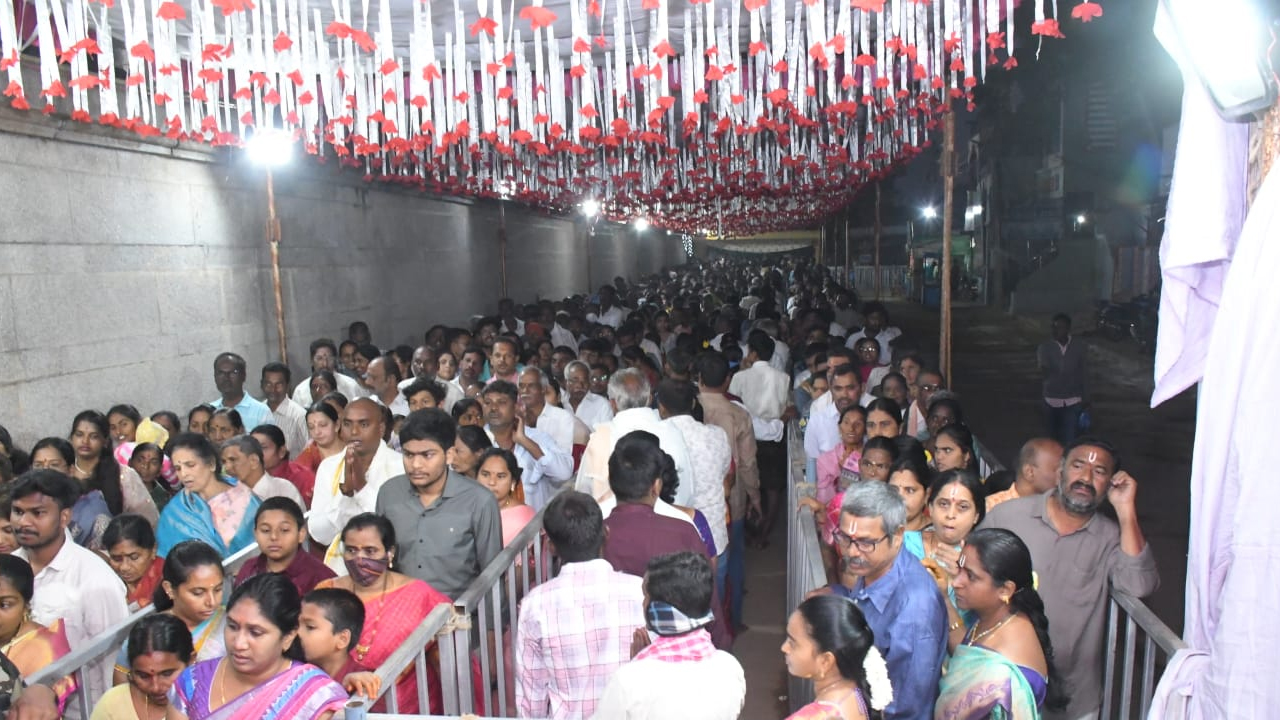 ముక్కోటి ఏకాదశి.. ఆలయాల్లో వెల్లివిరిసిన ఆధ్మాత్మిక శోభ..