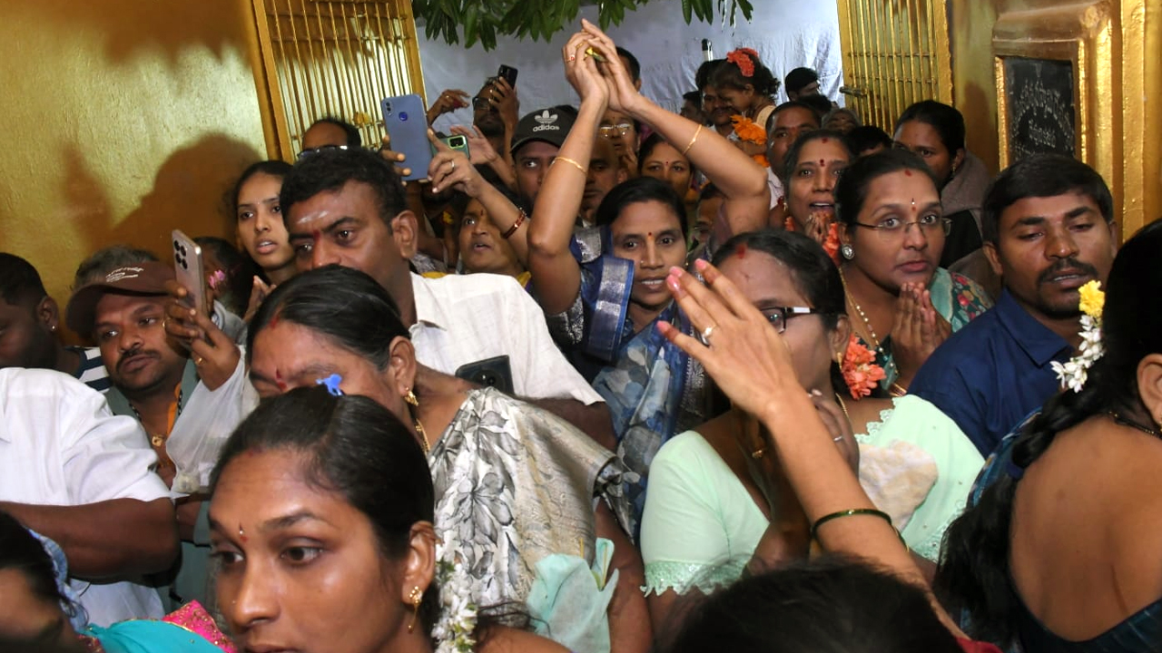 ముక్కోటి ఏకాదశి.. ఆలయాల్లో వెల్లివిరిసిన ఆధ్మాత్మిక శోభ..