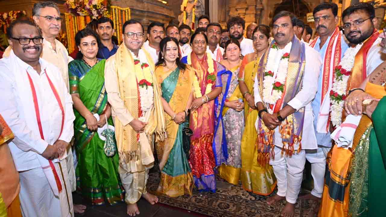 వైకుంఠ ఏకాదశి.. యాదాద్రికి పోటెత్తిన భక్తలు