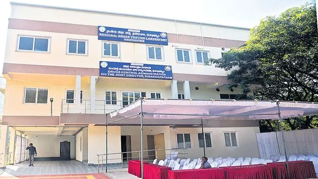 రెన్యువల్‌ ఫైల్స్‌ పెండింగ్‌