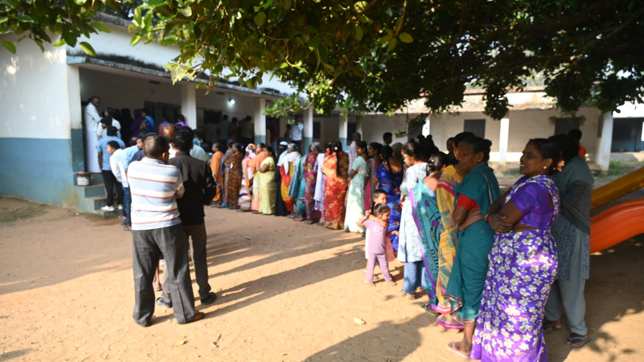 భూపాలపల్లి జిల్లాలో మూడో విడత పంచాయతీ ఎన్నికల పోలింగ్