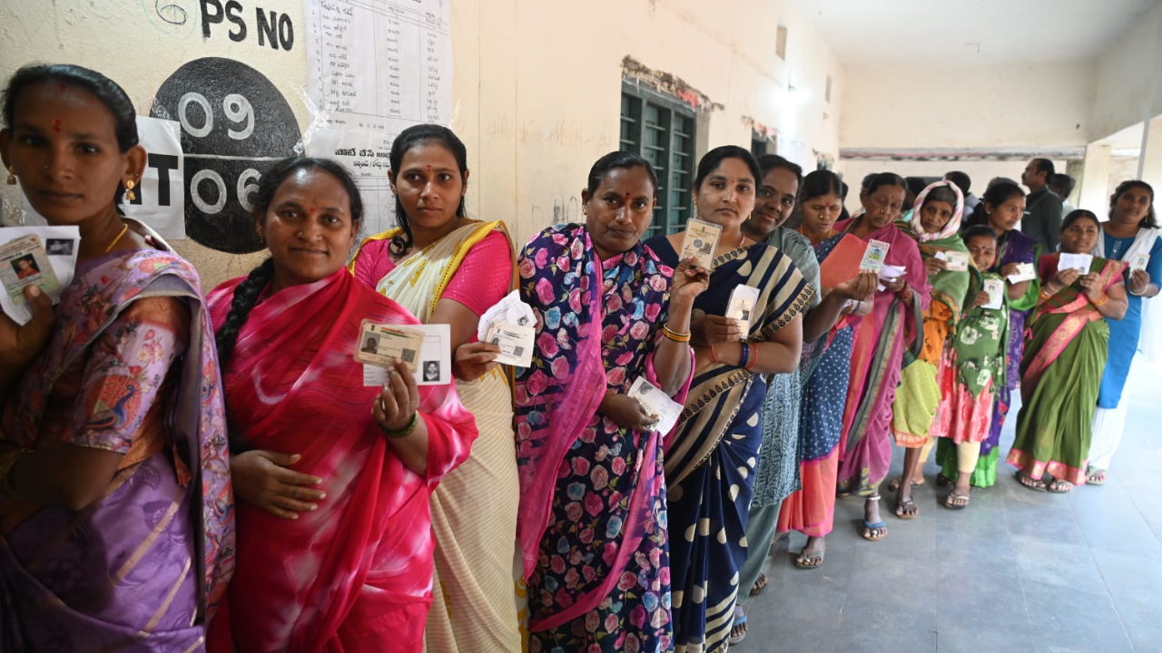 భూపాలపల్లి జిల్లాలో మూడో విడత పంచాయతీ ఎన్నికల పోలింగ్