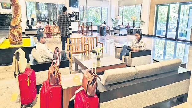 హోటళ్లు ఫుల్‌