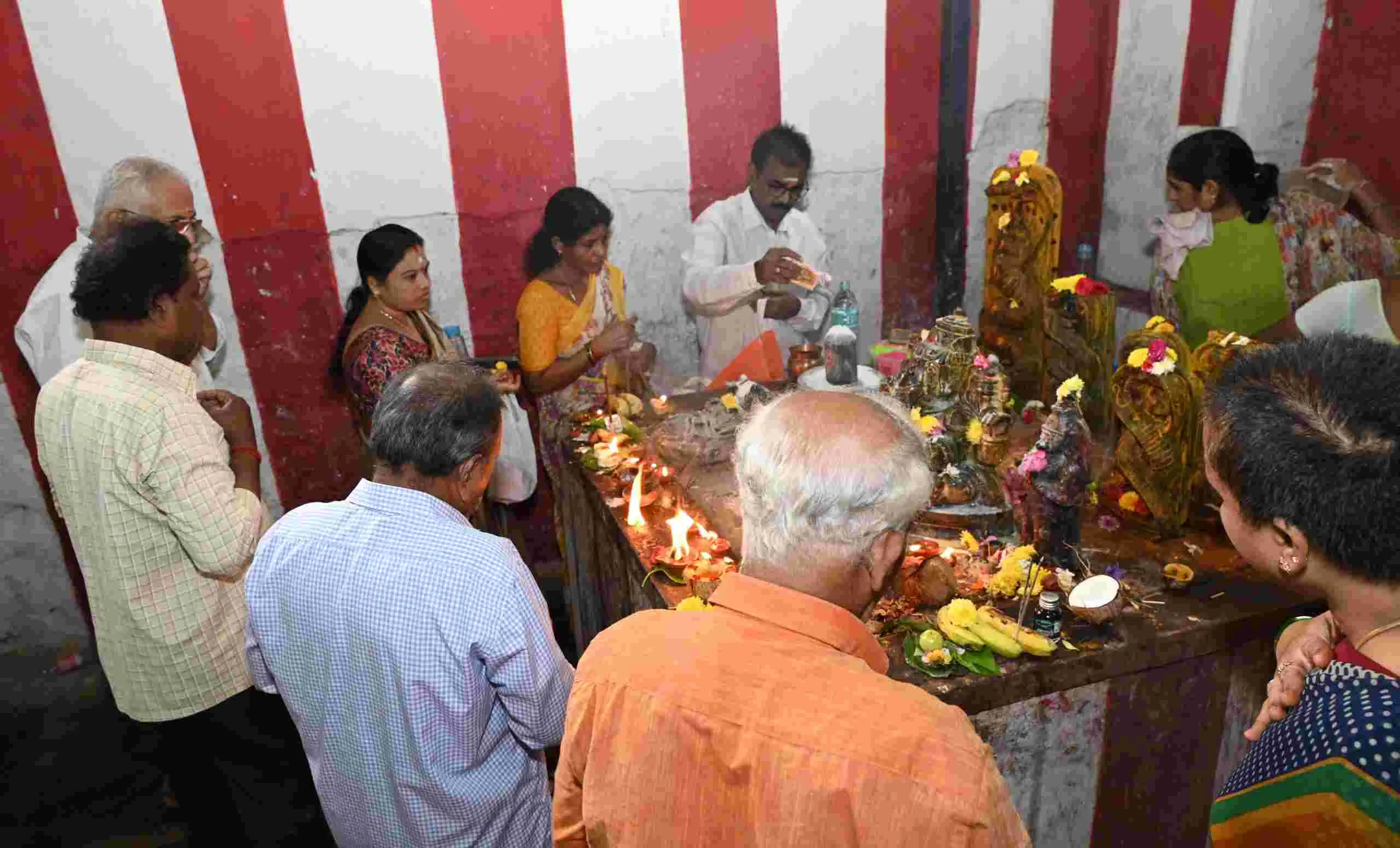 భక్తులతో కిటకిటలాడుతున్న శైవక్షేత్రాలు