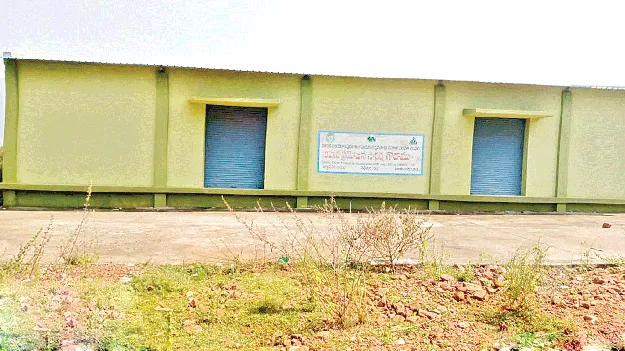 Warehouses are empty గోదాములు ఖాళీ