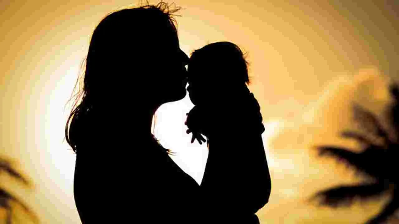 Andhra Pradesh: మరణంలోనూ వీడని బంధం.. అమ్మ వెంటే నవజాత శిశువు