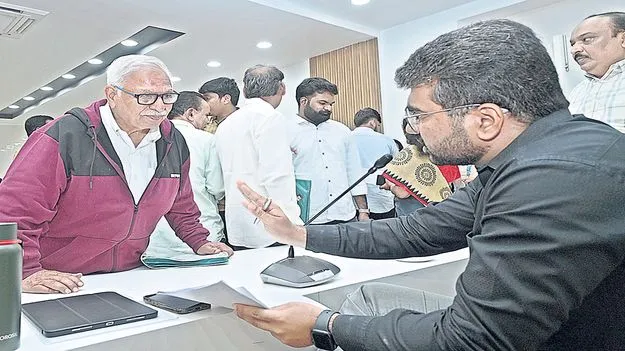 రెవెన్యూ క్లినిక్‌కు 72 వినతులు