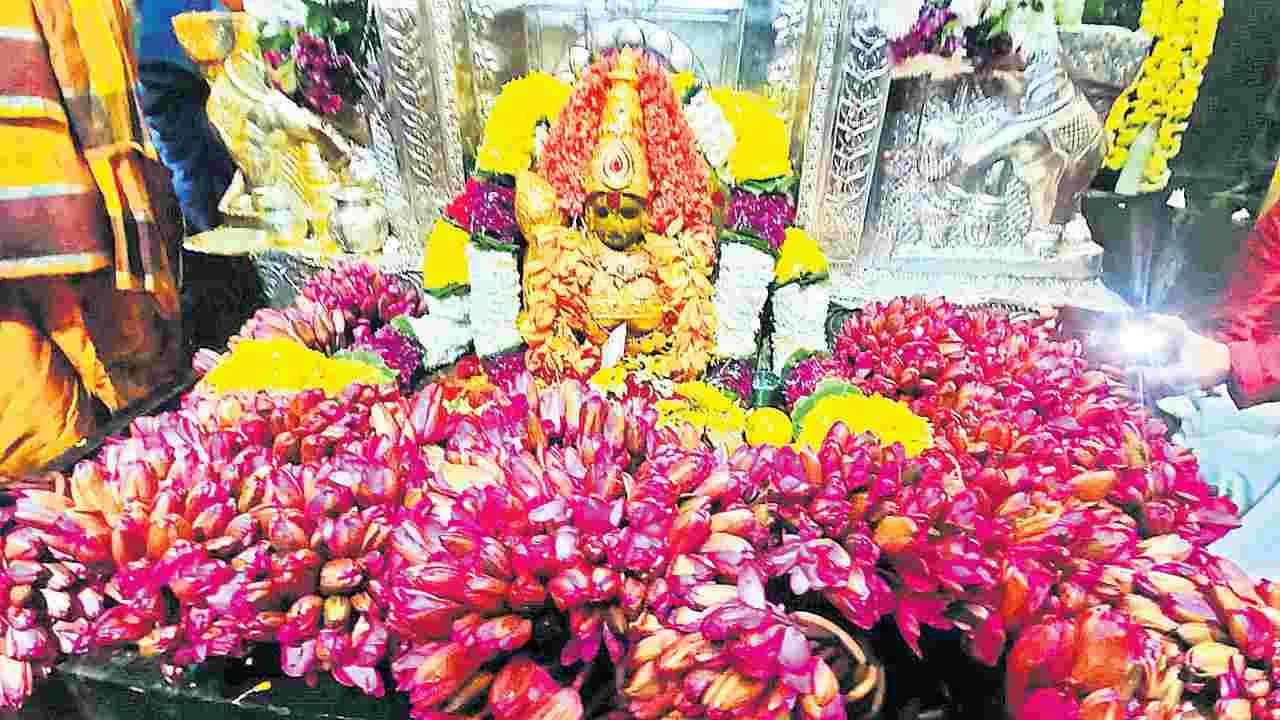 కనకమహాలక్ష్మి ఆలయంలో విస్తృత ఏర్పాట్లు