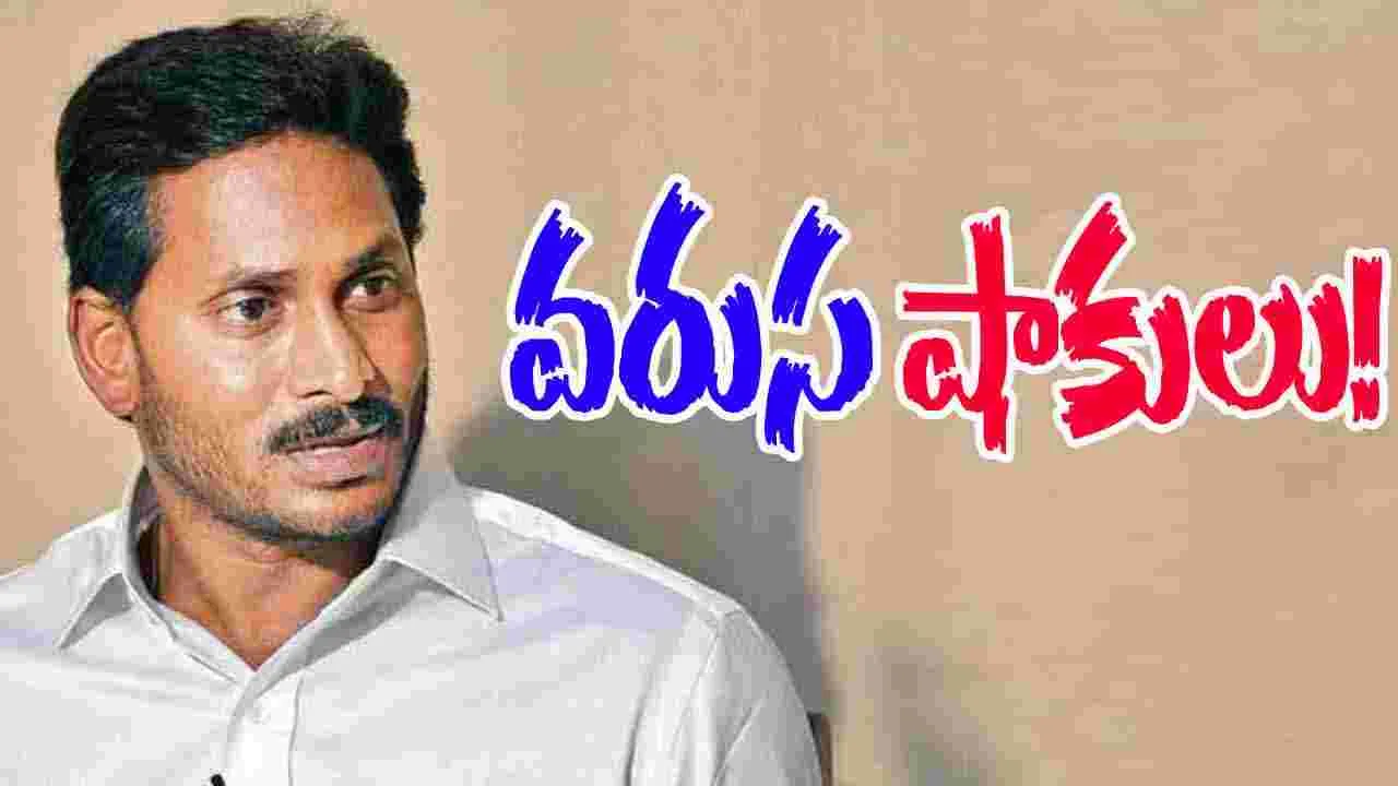 Pulivendula Politics: జగన్‌కు వరుస షాకులు.. సొంత నియోజకవర్గంలో ఎదురుదెబ్బ