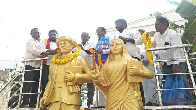 మహాత్మా జ్యోతిబా ఫూలేను స్ఫూర్తిగా తీసుకోవాలి