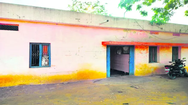 కంప్యూటర్‌ ఆపరేటర్‌ చేతివాటం