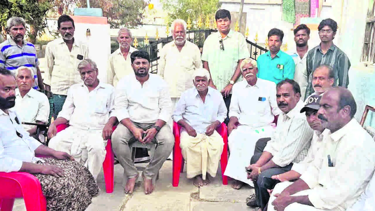 చెరువులకు హెచ్చెల్సీ నీరు : టీడీపీ