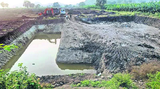 హెచ్చెల్సీ పక్కనే తవ్వకాలు