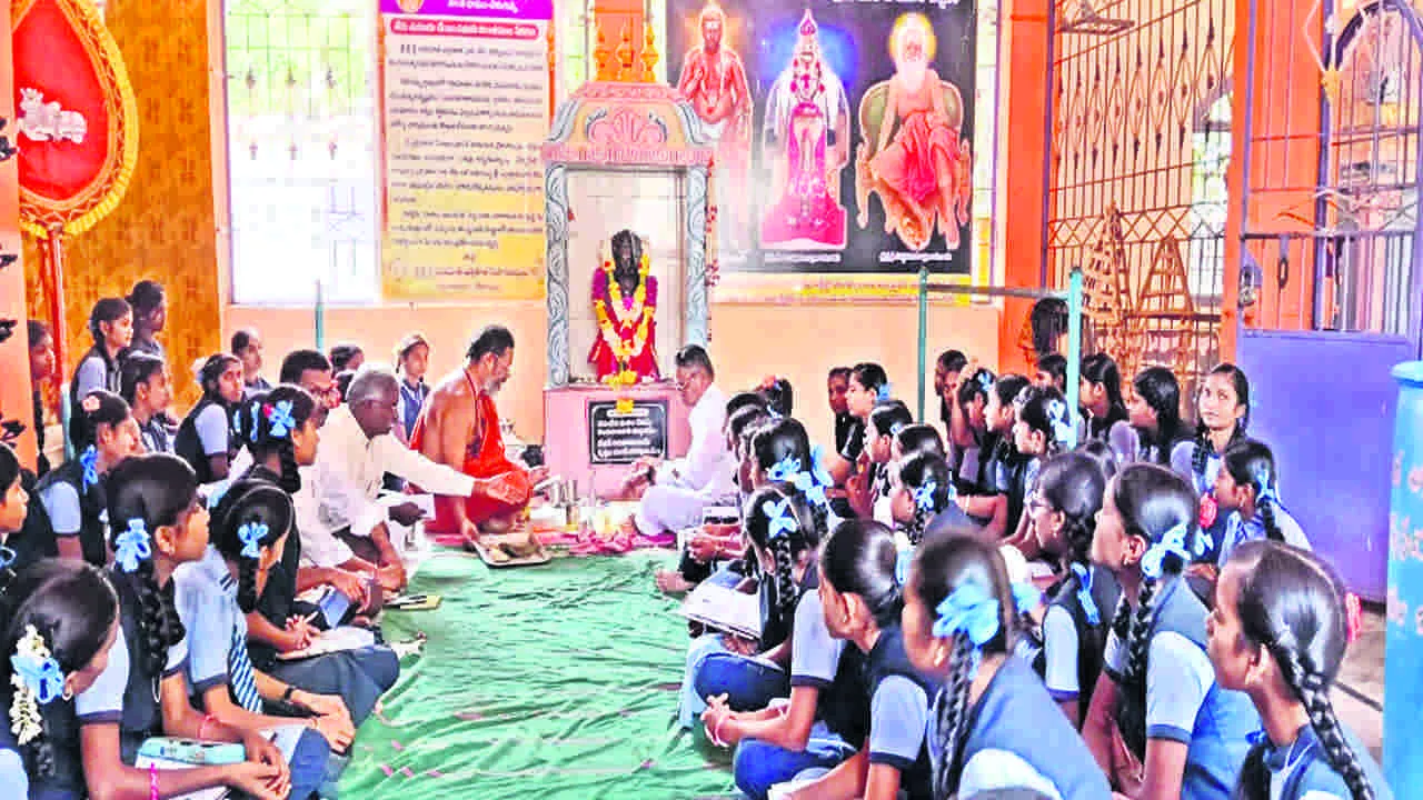 భక్తిశ్రద్థలతో గీతా జయంతి