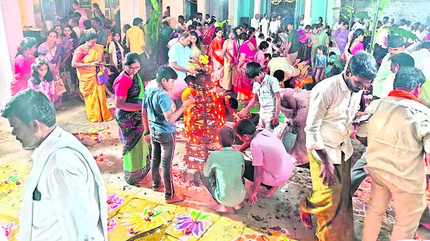 ఘనంగా లక్ష దీపోత్సవం 