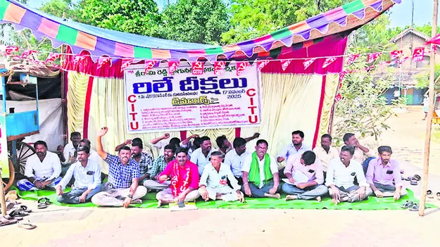 కాంట్రాక్టర్లపై క్రిమినల్‌ కేసులు పెట్టాలి