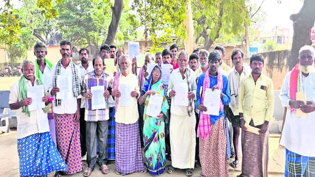 రూ. 40.85 లక్షలతో పరార్‌ 