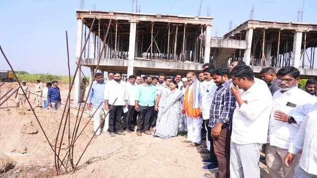 అభివృద్ధి పనుల పరిశీలించిన విప్‌, ఇన్‌చార్జి కలెక్టర్‌