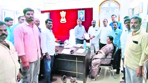 ఉపాధి చట్టంలో మార్పులొద్దు