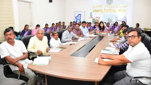 పండుగ వాతావరణంలో చీరలు పంపిణీ చేయాలి