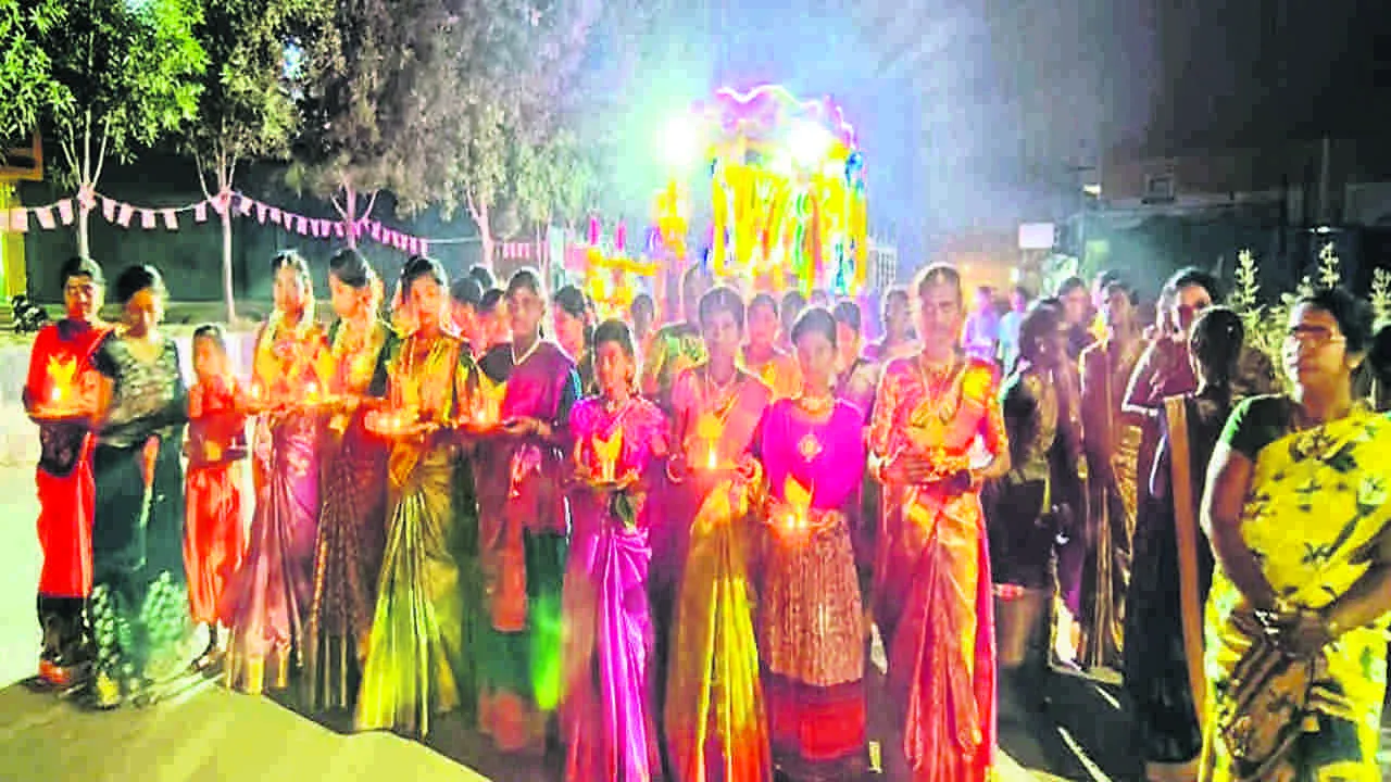 వైభవంగా ఈశ్వరమ్మ గ్రామోత్సవం