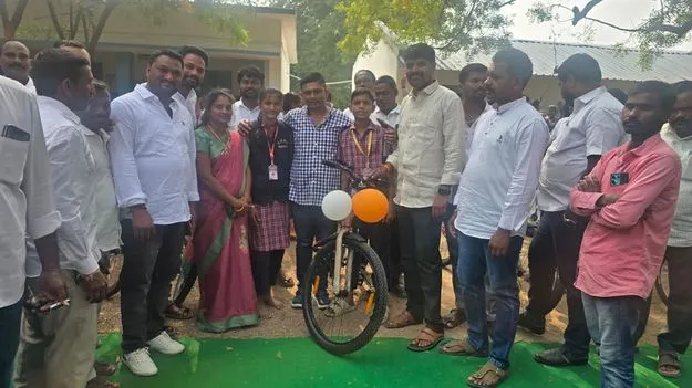 చదువుతో పాటు క్రీడల్లో రాణించాలి