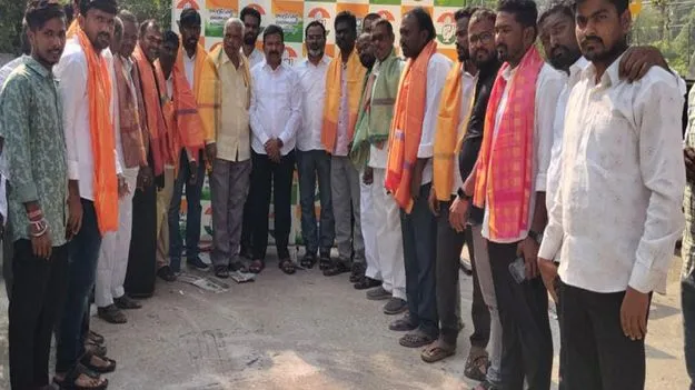 ఎమ్మెల్యేను కలిసిన పంచాయతీ పాలకవర్గ సభ్యులు