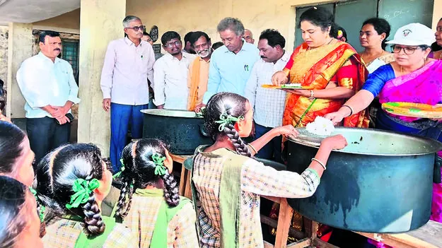 అన్నం ఉడకలేదు.. కూరలు రుచి లేవు