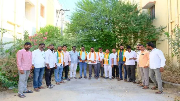 డబుల్‌ బెడ్‌రూం ఇళ్లను పంపిణీ చేయాలి
