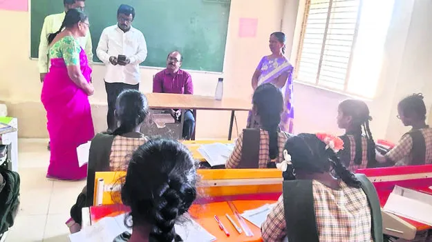 విద్యార్థులకు అర్థమయ్యేలా బోధించండి