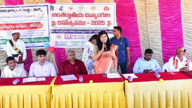 దివ్యాంగులు ఆత్మస్థైర్యంతో ముందుకు వెళ్లాలి