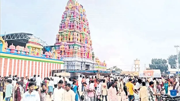  కసాపురం ఆలయం కిటకిట