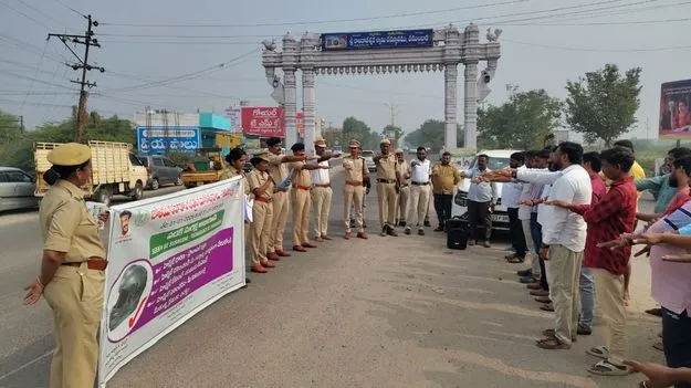 డ్రైవింగ్‌లో సీట్‌ బెల్ట్‌ తప్పనిసరి