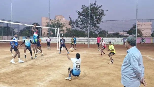 కొనసాగుతున్న వాలీబాల్‌ శిక్షణ శిబిరం