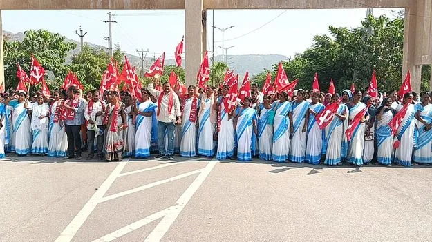 కలెక్టరేట్‌ ఎదుట ఆశా వర్కర్ల ధర్నా