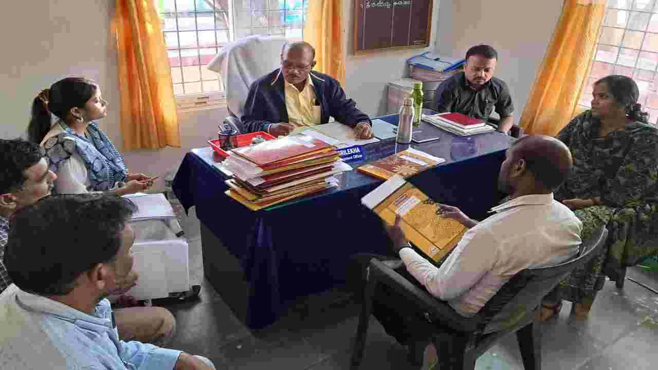 అభ్యర్థుల ఖర్చులపై ప్రత్యేక దృష్టి